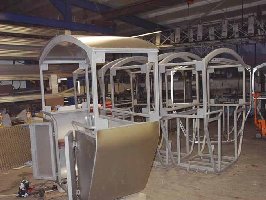 Die Kabinen sehen den alten sehr ähnlich. Die Tür besteht jetzt aus 2 Flügeln, während sie früher einteilig war. Dieser Kabinenbau ist echte Handarbeit.