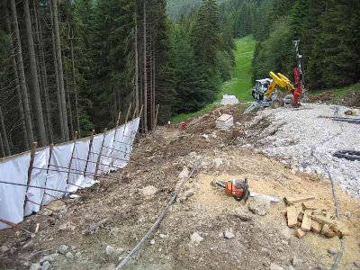 Ausbau der Engstelle der Olympiaabfahrt unterhalb der neuen Talstation.