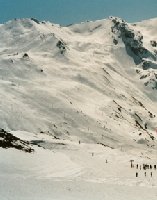 Hier bin ich mir nicht sicher: von welcher Abfahrt ist das aufgenommen, und welchen Lift zeigt das Photo? Was meint ihr? Kann das die 4KSB Manchet sein?