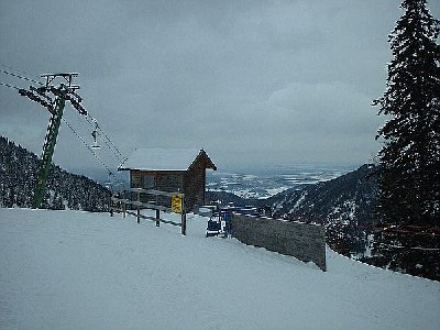 Zum Abschluss noch Bilder aus dem Dezember 2001, als ich das letzte Mal am Sonnwendstein schifahren war. Hier die Schlepplift-Bergstation und der Seillift zur Piste