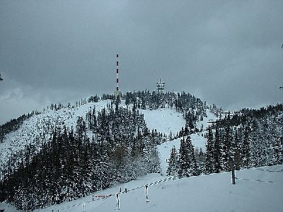 Als letztes Bild der Seillift, den man benötigt hat, um von der Pollereshütte zum Schlepplift zu gelangen. Dahinter der Sonnwendstein (2001)