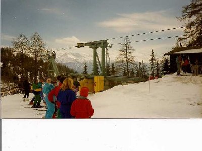 Alte Talstation Barmaz (1990); man musste in der Warteschlange unter dem Lift durch und ewig hochkraxeln