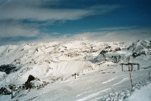SLte Double Plan und die 4KSB Vanoise. Bald ein historisches Bild, nächsten Sommer soll hier eine Sesselbahn stehen, voraussichtlich eine 4SB...(?) Besser als nichts, denn die SLte habe ich noch nie laufen sehen...