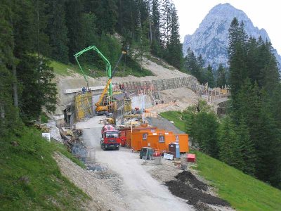 Großbaustelle Skitunnel.