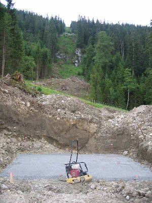 Stützenfundament vor dem Steilstück der Bahn.