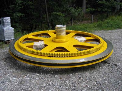 Antriebsscheibe am Lagerplatz.