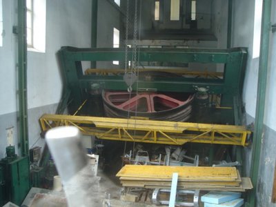 Das ist von dem Antrieb der alten Bahn übrig geblieben: Die doppelrillige Antriebsscheibe (Foto vom Juli 2009)