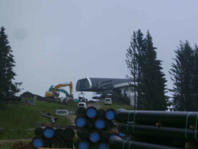 Ein Bagger an der Berstation der Köglbahnn