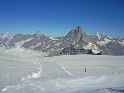 Mittelpiste: traumhaft präpariert aber weiss der Teufel warum den ganzen Tag geschlossen...