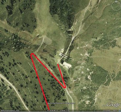 Rot Zufahrtsweg zur EUB Bergstation und im unteren Teil Piste nach Grossarl.