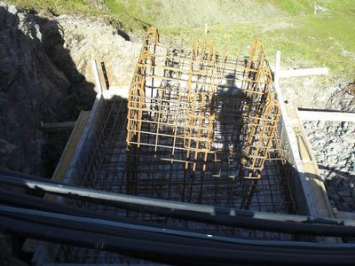 Stütze 3 wartet den ersten Beton