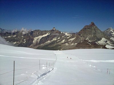 Offiziel geschlossen: die Mittelpiste nach 9h30...