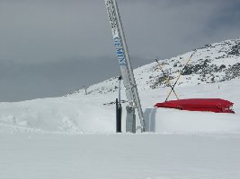Schneilanze auf der Piste Tignousa. Gerade beim Abbau!