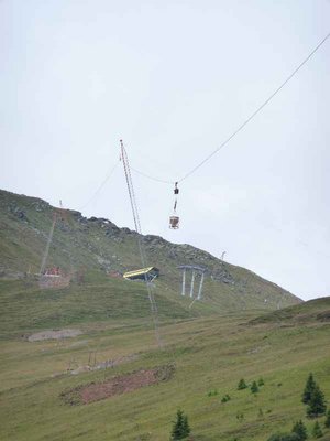einer der oben fotografierten pfeiler. die dinger sind wirklich beeindruckend hoch.