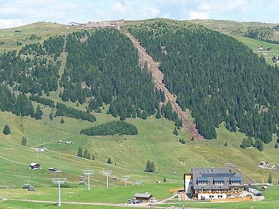 Alte und neue Pulatschtrasse von der Bergstation der Panorama KSB aus fotografiert.