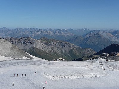 Blick über die Geisterabfahrt nach Livrio und Trincerone
