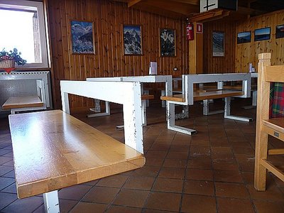 Mittags im Livrio. Tiroler Charme sieht anders aus.