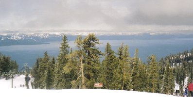Links sieht man die Strecke der 3SB Waterfall. Gigantisch ist der Blick auf den Lake Tahoe!