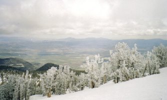 Blick vom Skigebiet Heavenly in die Wüste von Nevada.