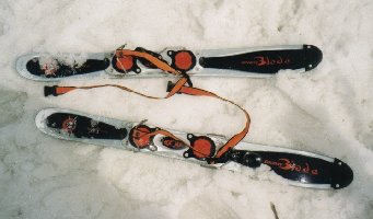 Diese Snowblades habe ich mir damals dort geliehen.