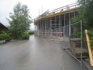 Die Straße wird nach links verlegt, die "Insel" kommt weg