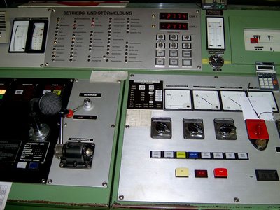Steuer/Kontrollpult