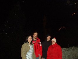 Nochmals unsere lustige Reisegruppe, zum Fortgehen gibts nur 3 kleinere Lokale, das gemütlichste ist das Laterndl, wo wir auch Silvester feierten; Rambazamba sucht man eher vergeblich.