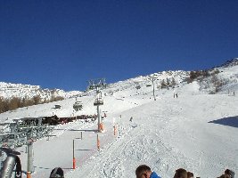 Die Strecke im unteren Abschnitt, rechts der Ederfeld Tellerlift, links Sepps Fleißkuchl, eine der beliebtesten Hütten.