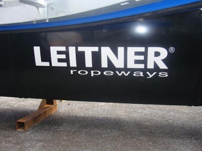 Das Leitner Logo auf den Stationen