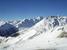 Schareckabfahrt im oberen Bereich mit Abzweigung der Kärntnerabfahrt. Vom Gipfel bis ins Tal sind es immerhin 9 km und 1300 Meter Höhenunterschied.
