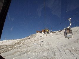 Bergstation Schareck auf 2600 Metern, im Hintergrund der Fallbichl Einser. Hier erkennt man sehr gut die starken Schneeverwehungen.