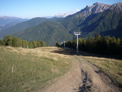 Die kürzeste Verbindung zwischen Bergstation und Talstation ist die Baustrasse
