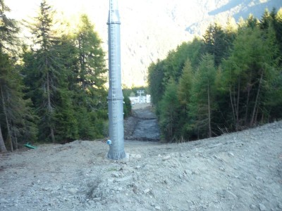 Hier wird es jetzt noch etwas zu steil, die Baustrasse folgt der Piste