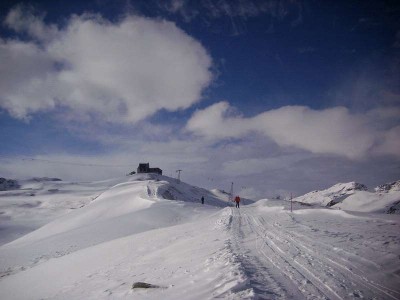 crap masegn - crap sogn gion. ein wanderweg, der aber mit der selbstverständlichen rücksicht auf fussgänger auch als abkürzung auf dem nachhauseweg machbar ist.