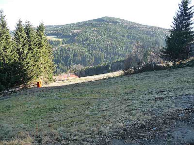 Selber Standort. Das Ende der Piste 10 ist in Sicht. Der Fangzaun gehört bereits zur Piste 9 (Traverse Wunderer).