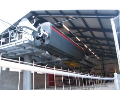 Die Talstation ist sehr einfach als Wellblech/Beton Halle gebaut.