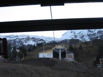 Bergstation in Sicht. Von Schnee weit und breit keine Spur.