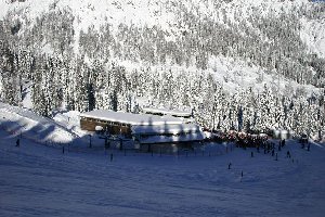 Talstationen Garnitzen 1 (rechts) und Garnitzen 2 (links) mit gemeinsamen Bahnhof.