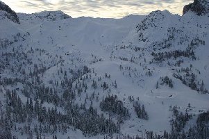 Nur noch heuer: Dopelschlepper Rudnigsattel, daneben gut zu sehen ein weiterer leergepumpter Speicher.