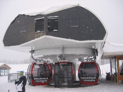 Bergstation der neuen Zubringerbahn auf die Winklmoosalm