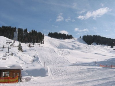 Die Abfahrten zur 4-SB und attraktive Variantenhänge ins Schwarzlofertal