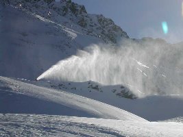 Schneekanone im Weisshorn-Gebiet