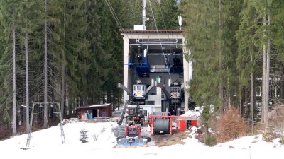 Hier aus Richtung der Seilbahntrasse, im Vordergrund der tiefergelegte Eibseealm-Skilift