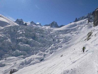 der defekte Ski wird gebracht
