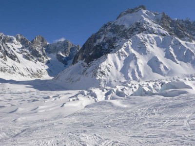 Ein weiterer Gletscher mündet ein, ab hier heisst er Mer de Glace
