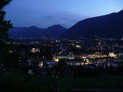 Meran bei Nacht