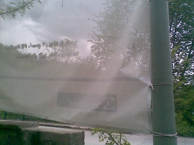 Von der Rückseite kann man es noch lesen, aber warum übermalt?