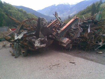 Das muß das Alteisen von der Mittelstation sein.