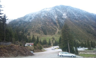Parkplatz am Schluss, morgens lag im Tal noch Schnee