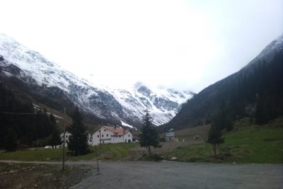 Richtung Pitztaler Gletscher.<br />Hier müsste der Notweg runterkommen.
